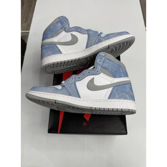 Air Jordan 1 Retro High OG Hyper Royal Size 11 555088-402 main image 6